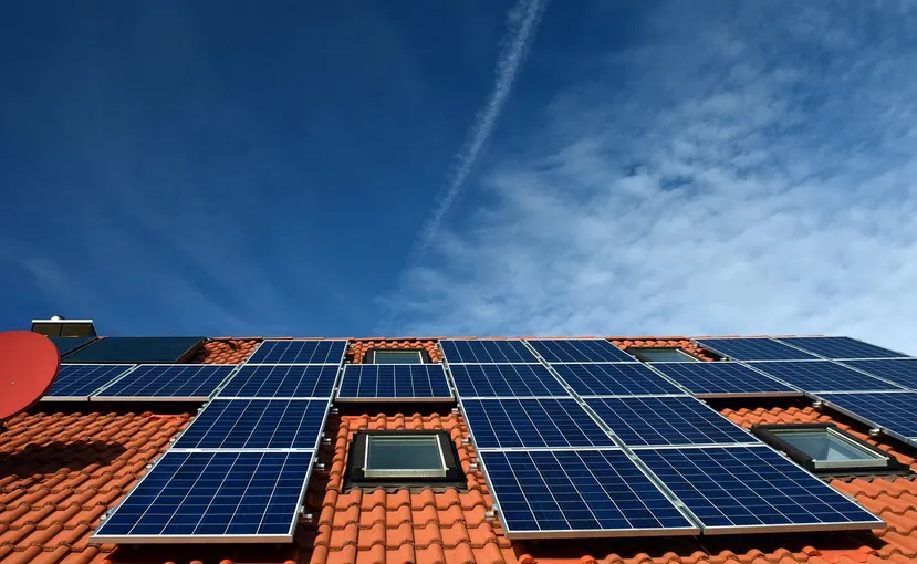 How solar panels can help buildings save money on summer time electricity bills?