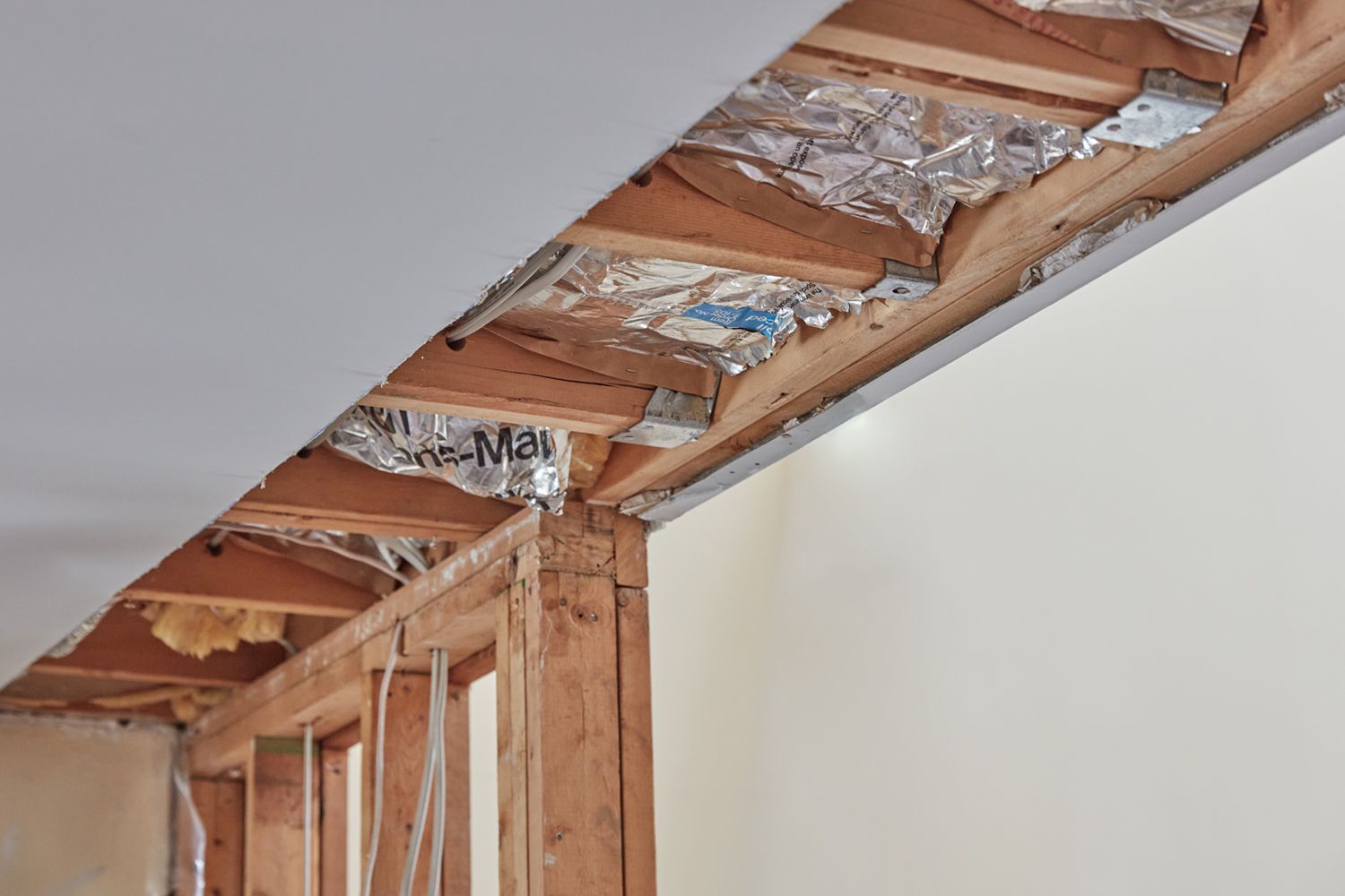 How to tell if a wall is load bearing?